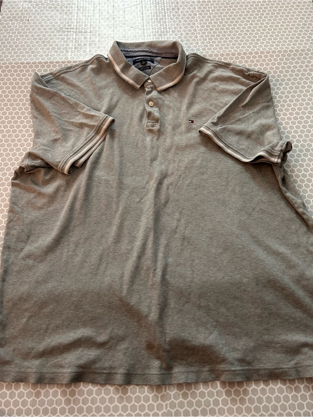 Tommy Hilfiger Men's Light Gray Polo with Classic Fit Contrast Trim Size 3XL